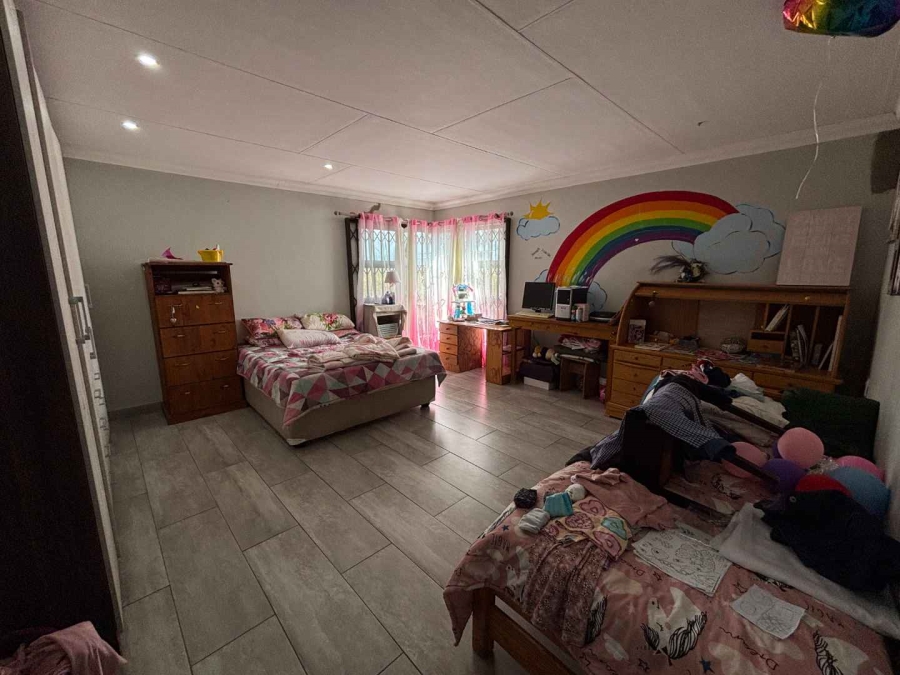 7 Bedroom Property for Sale in Schoongezicht Gauteng
