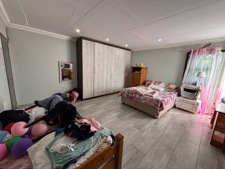 7 Bedroom Property for Sale in Schoongezicht Gauteng