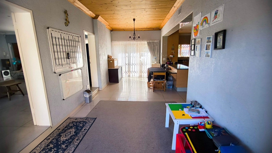 4 Bedroom Property for Sale in Brackenhurst Gauteng