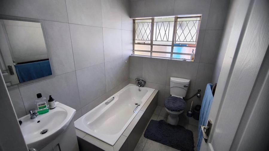 4 Bedroom Property for Sale in Brackenhurst Gauteng