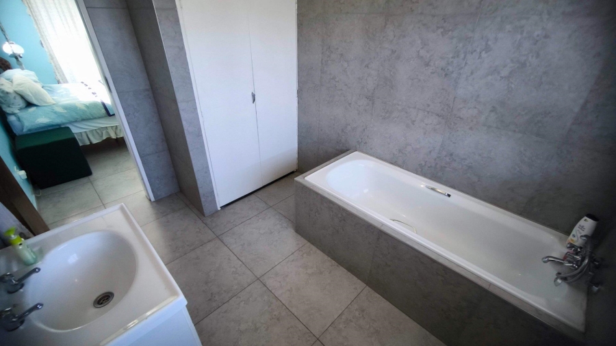 4 Bedroom Property for Sale in Brackenhurst Gauteng