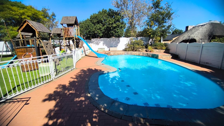 4 Bedroom Property for Sale in Brackenhurst Gauteng