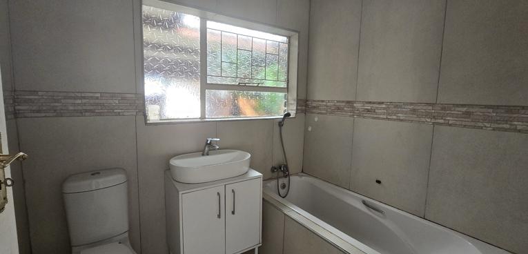 5 Bedroom Property for Sale in Elardus Park Gauteng