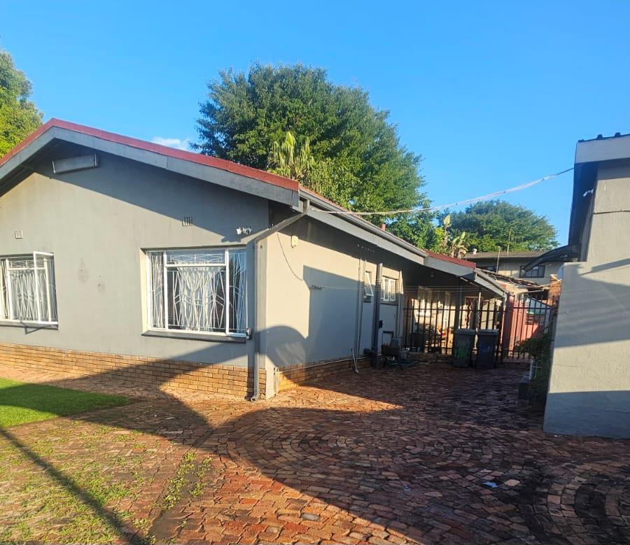 5 Bedroom Property for Sale in Mountain View Gauteng