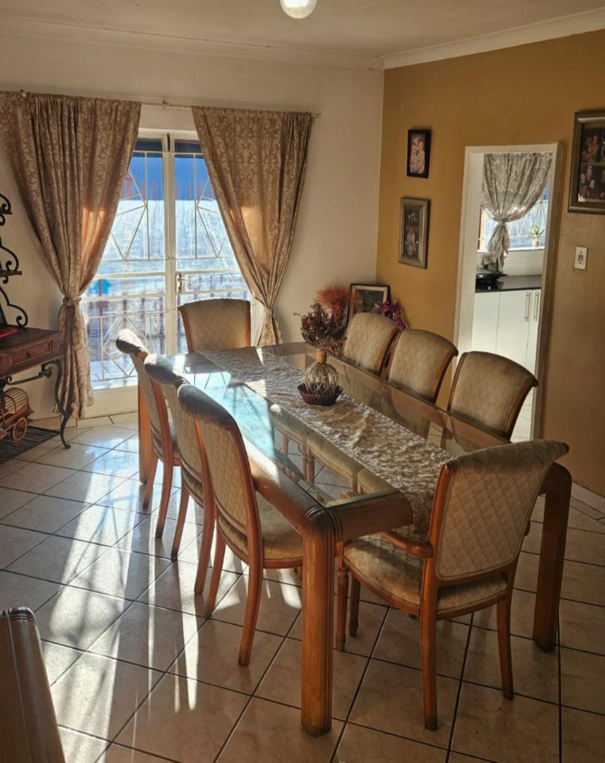 5 Bedroom Property for Sale in Mountain View Gauteng