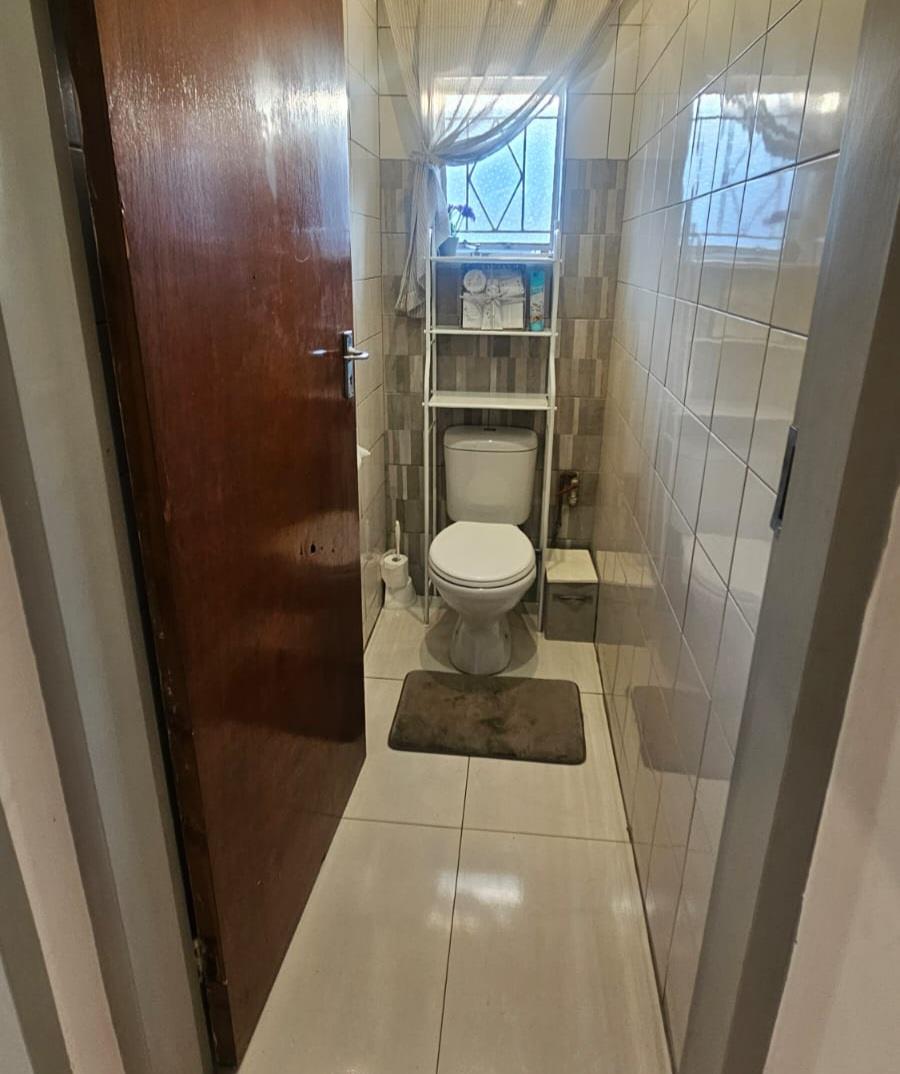 5 Bedroom Property for Sale in Mountain View Gauteng