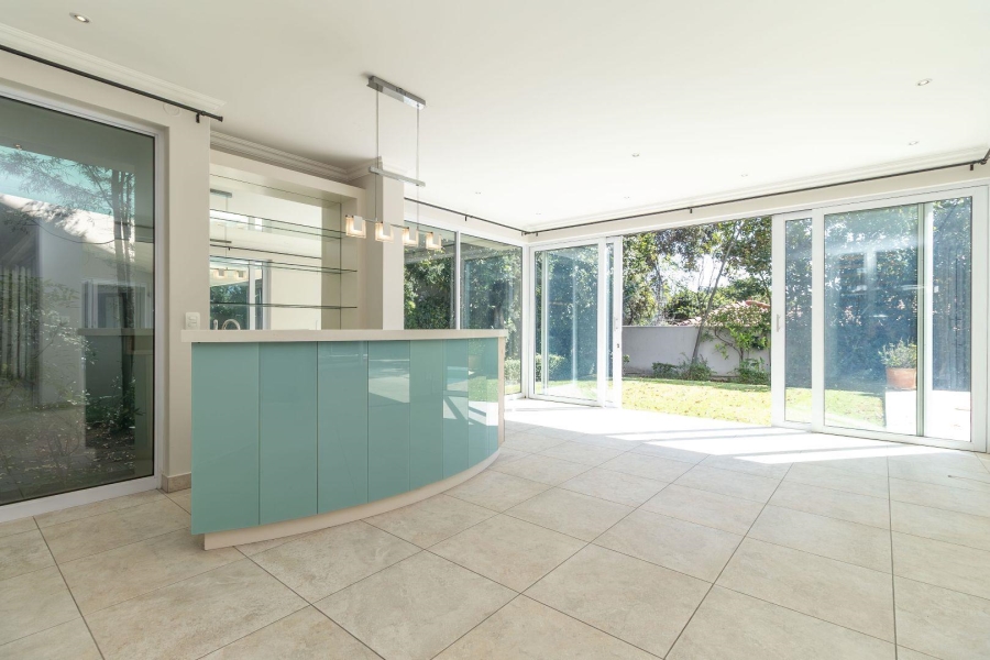 4 Bedroom Property for Sale in Hurlingham Gauteng
