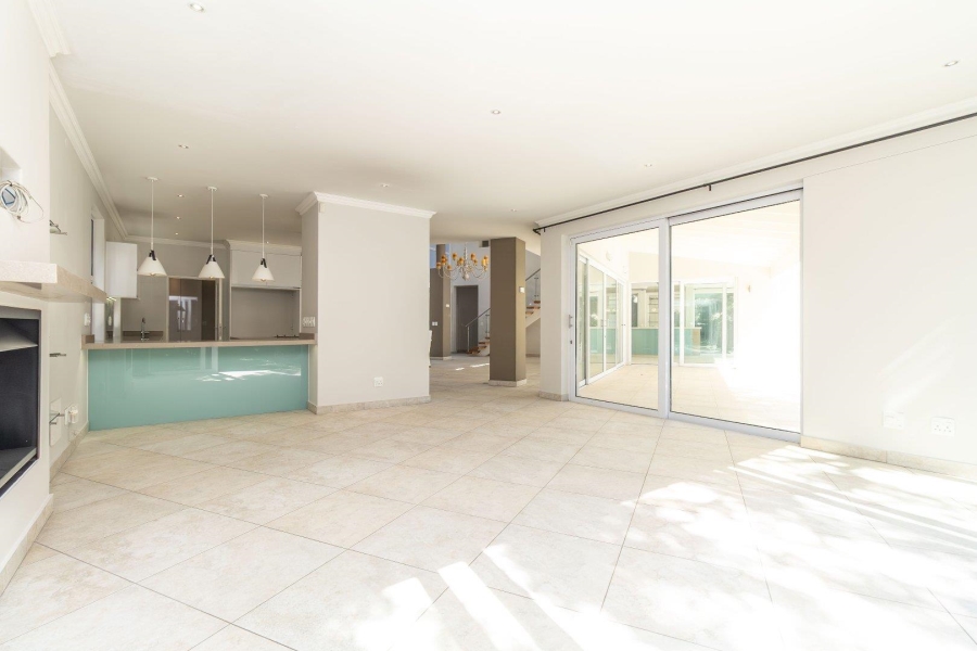 4 Bedroom Property for Sale in Hurlingham Gauteng