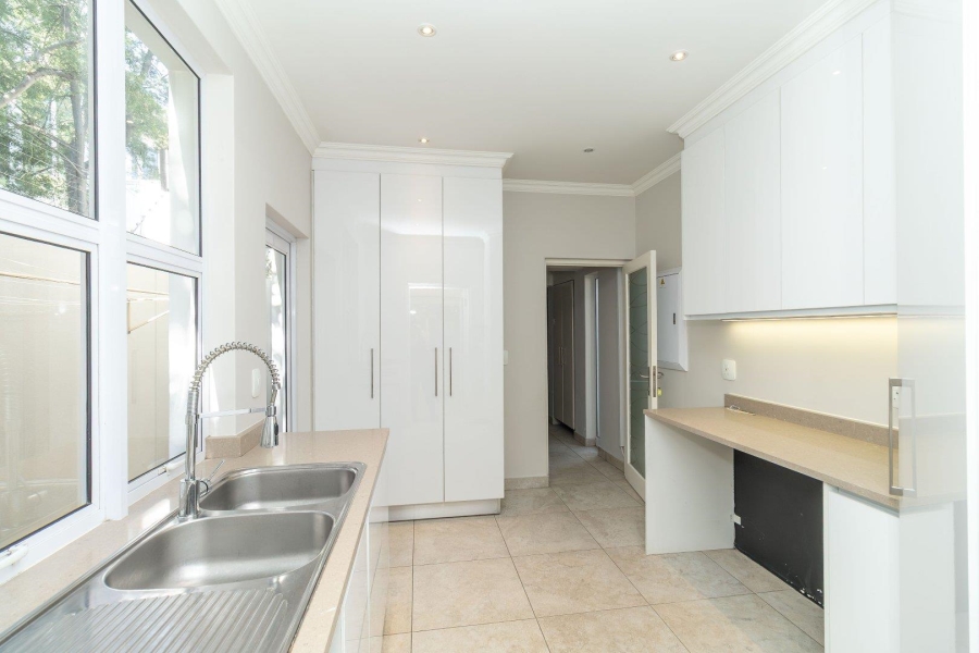 4 Bedroom Property for Sale in Hurlingham Gauteng