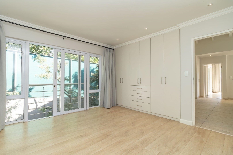 4 Bedroom Property for Sale in Hurlingham Gauteng