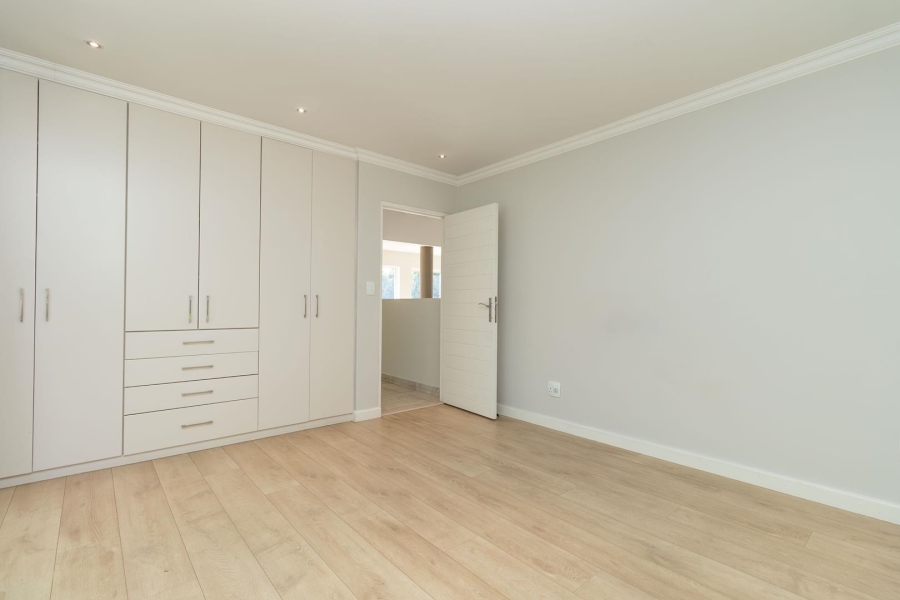 4 Bedroom Property for Sale in Hurlingham Gauteng
