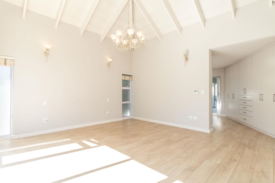 4 Bedroom Property for Sale in Hurlingham Gauteng