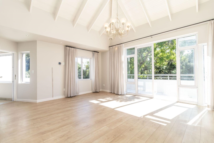 4 Bedroom Property for Sale in Hurlingham Gauteng