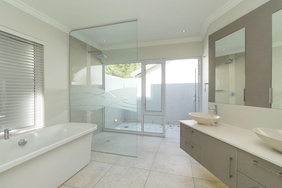 4 Bedroom Property for Sale in Hurlingham Gauteng