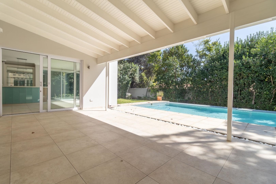 4 Bedroom Property for Sale in Hurlingham Gauteng