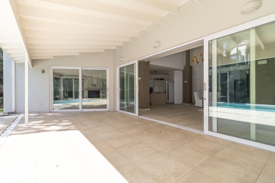 4 Bedroom Property for Sale in Hurlingham Gauteng