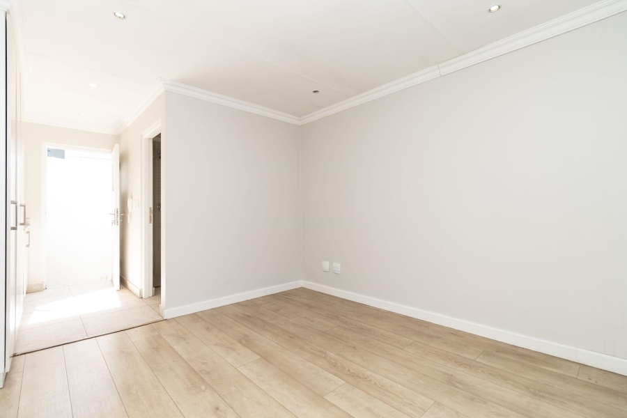 4 Bedroom Property for Sale in Hurlingham Gauteng