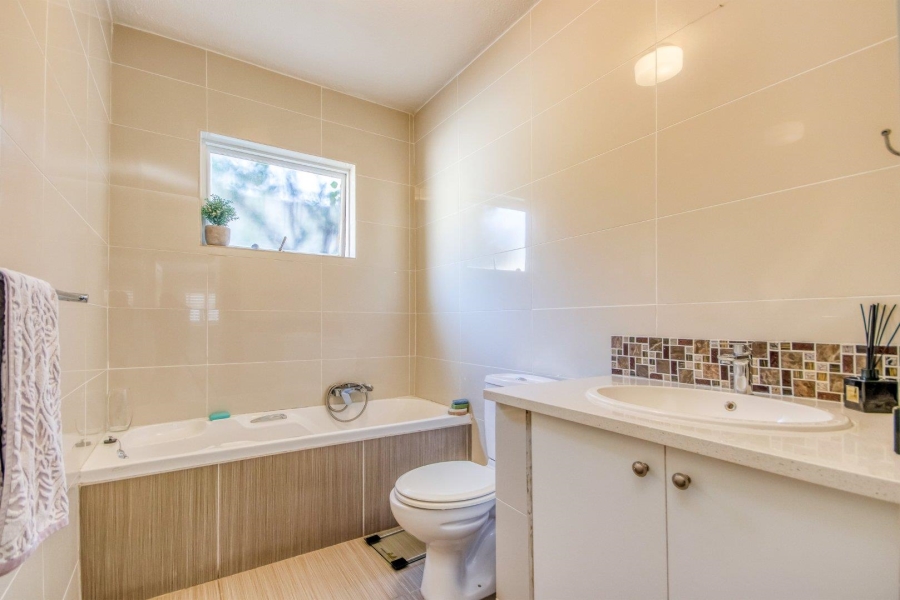 To Let 2 Bedroom Property for Rent in Strathavon Gauteng