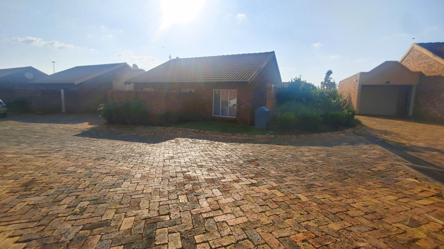 2 Bedroom Property for Sale in Elardus Park Gauteng