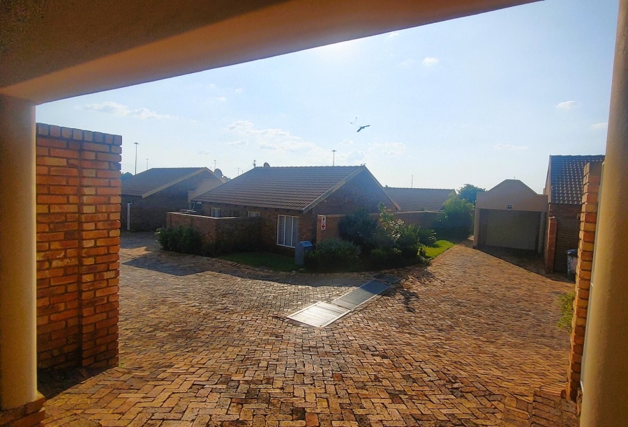 2 Bedroom Property for Sale in Elardus Park Gauteng