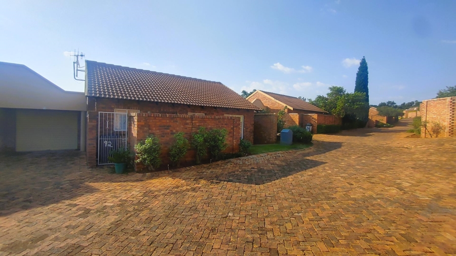 2 Bedroom Property for Sale in Elardus Park Gauteng