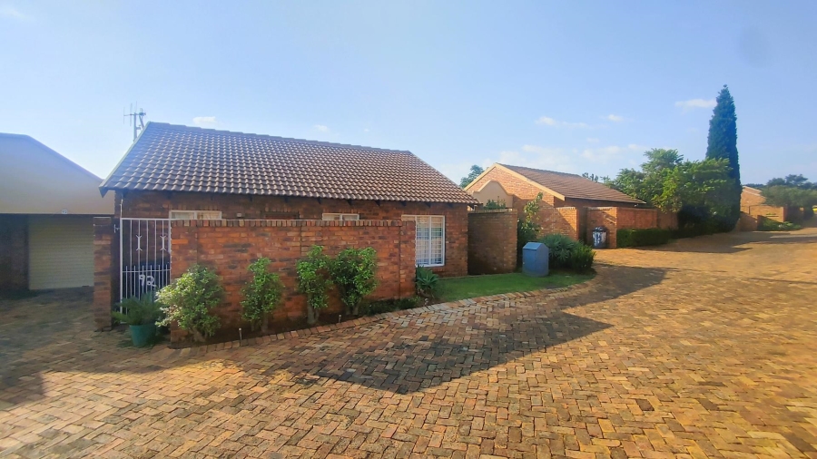 2 Bedroom Property for Sale in Elardus Park Gauteng