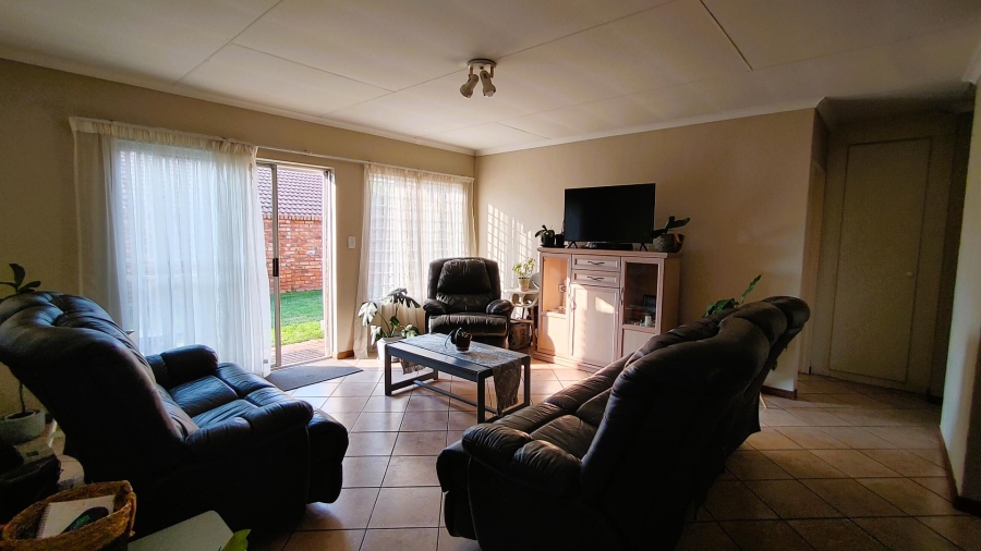 2 Bedroom Property for Sale in Elardus Park Gauteng