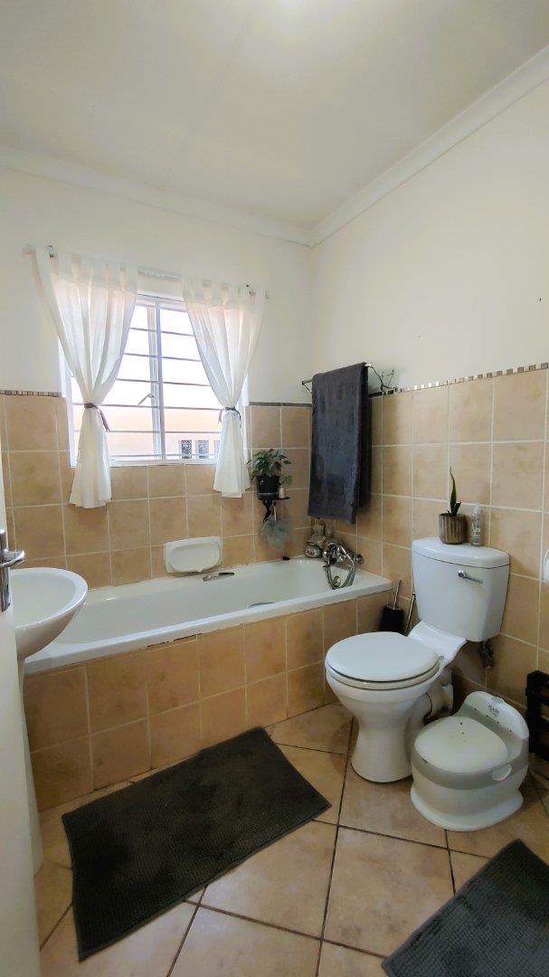 2 Bedroom Property for Sale in Elardus Park Gauteng