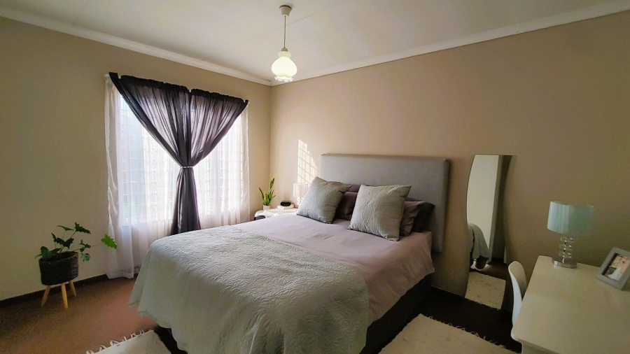 2 Bedroom Property for Sale in Elardus Park Gauteng