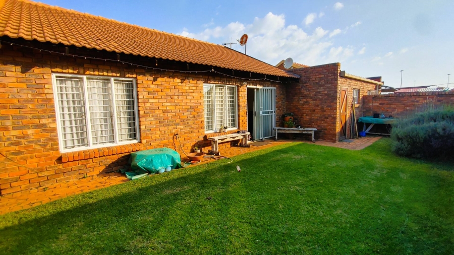 2 Bedroom Property for Sale in Elardus Park Gauteng