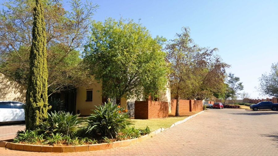 2 Bedroom Property for Sale in Mooikloof Gauteng