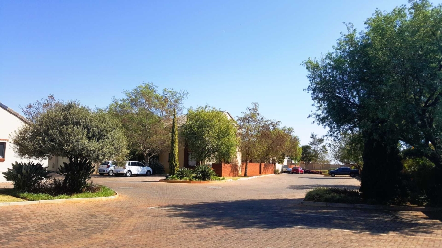 2 Bedroom Property for Sale in Mooikloof Gauteng