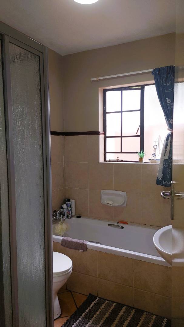 2 Bedroom Property for Sale in Mooikloof Gauteng
