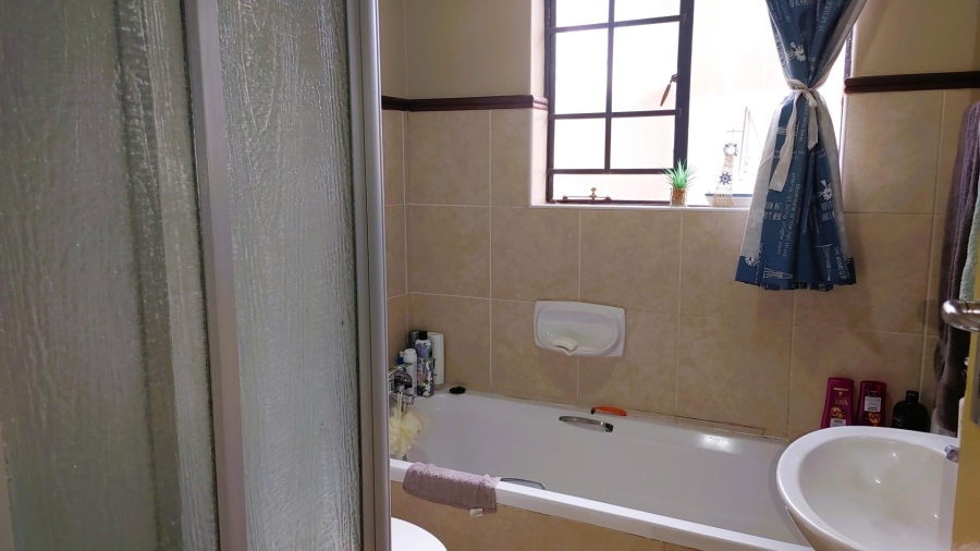 2 Bedroom Property for Sale in Mooikloof Gauteng