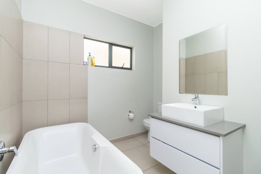 2 Bedroom Property for Sale in North Riding Gauteng