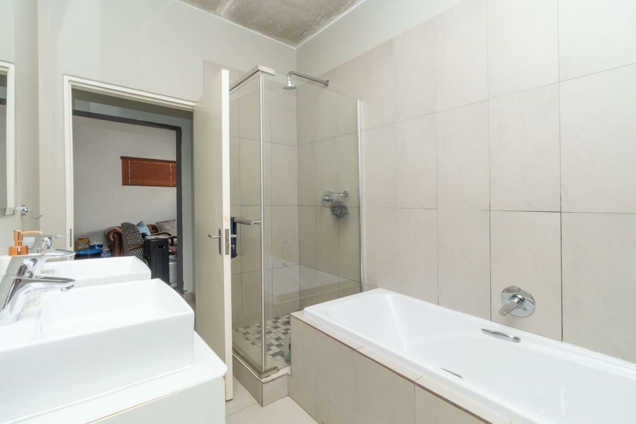 2 Bedroom Property for Sale in North Riding Gauteng