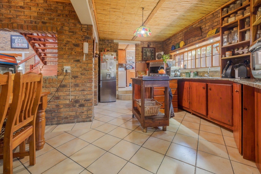7 Bedroom Property for Sale in Erasmuskloof Gauteng