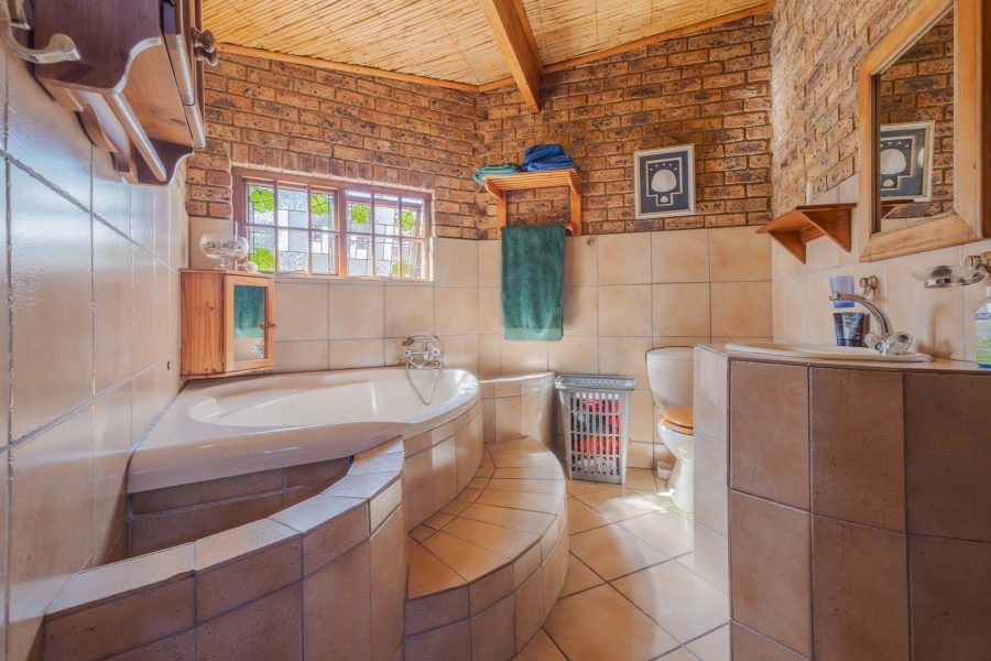 7 Bedroom Property for Sale in Erasmuskloof Gauteng