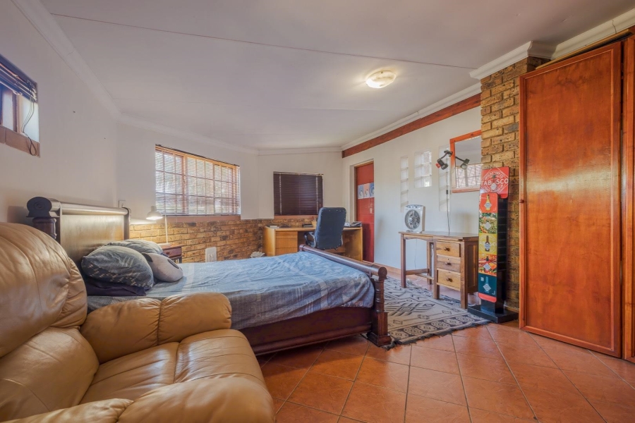 7 Bedroom Property for Sale in Erasmuskloof Gauteng