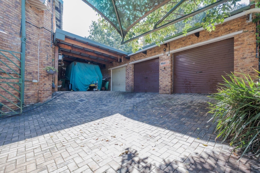 7 Bedroom Property for Sale in Erasmuskloof Gauteng