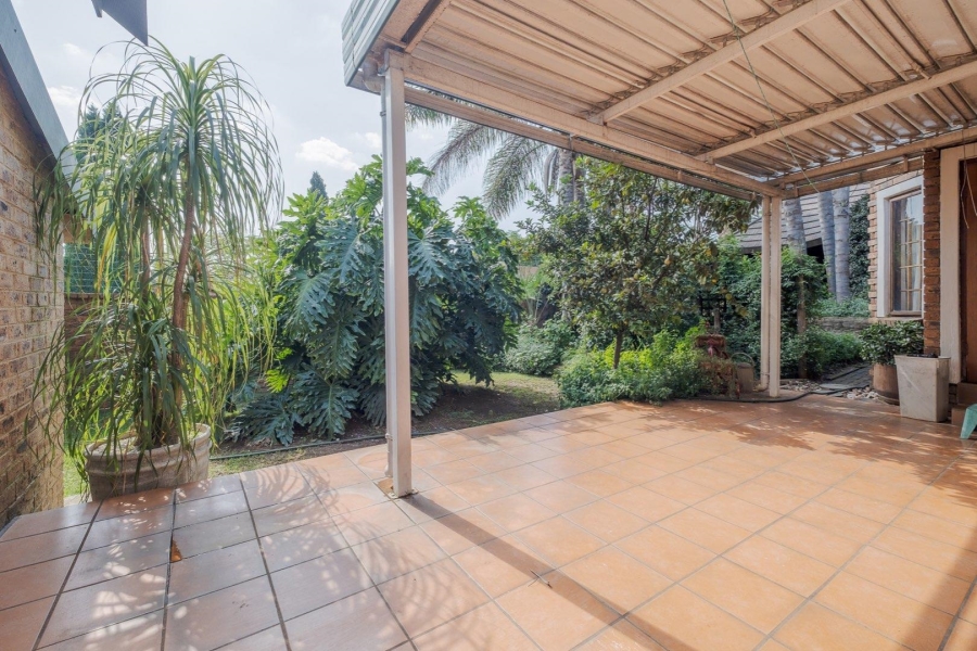 7 Bedroom Property for Sale in Erasmuskloof Gauteng
