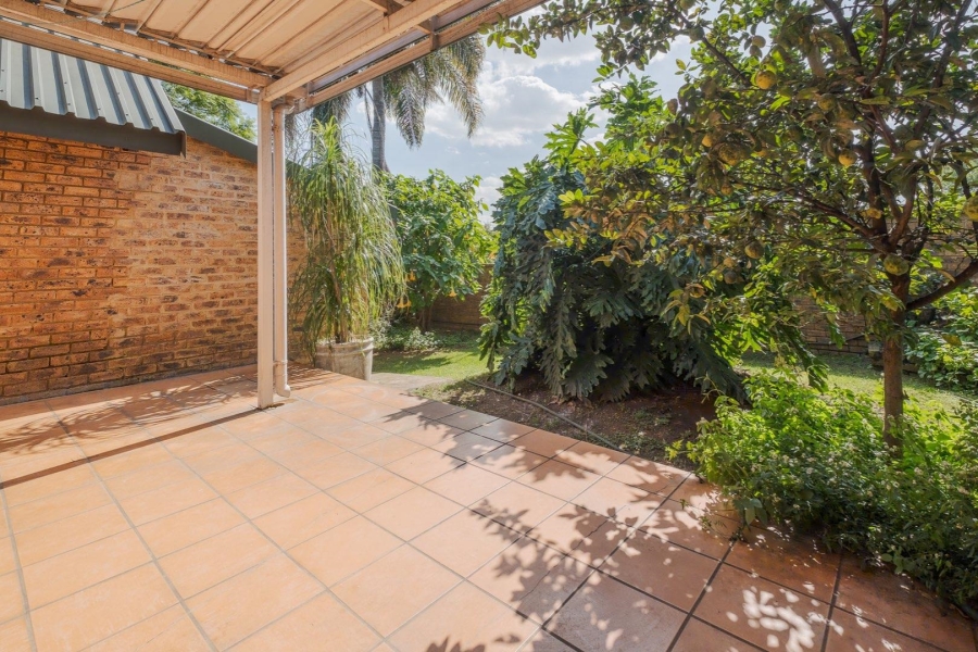 7 Bedroom Property for Sale in Erasmuskloof Gauteng