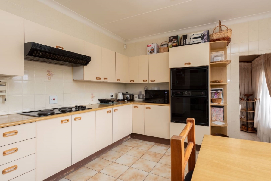 To Let 3 Bedroom Property for Rent in Mondeor Gauteng