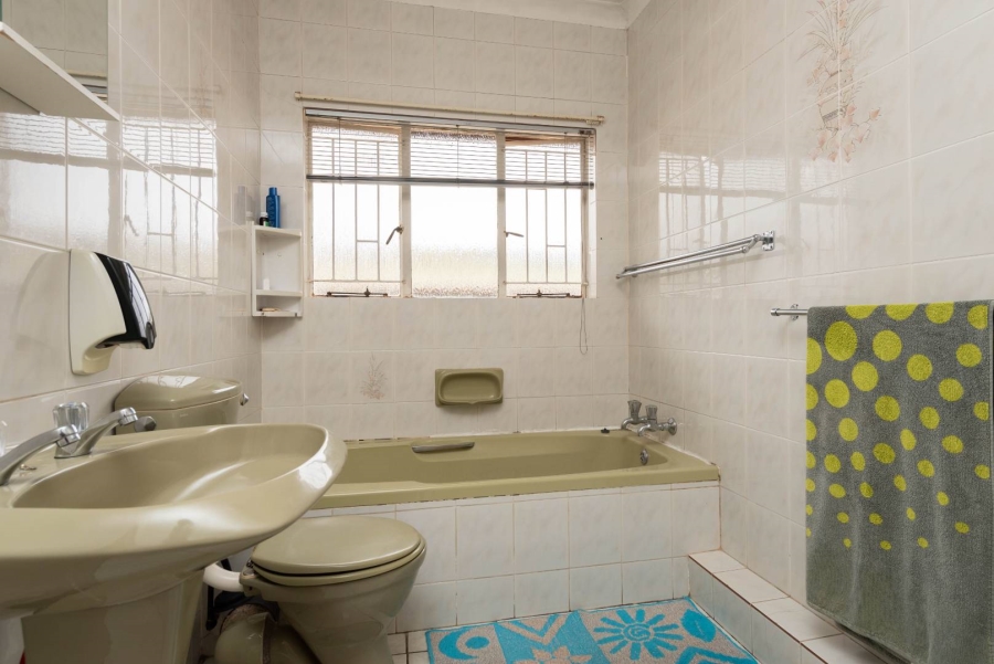 To Let 3 Bedroom Property for Rent in Mondeor Gauteng