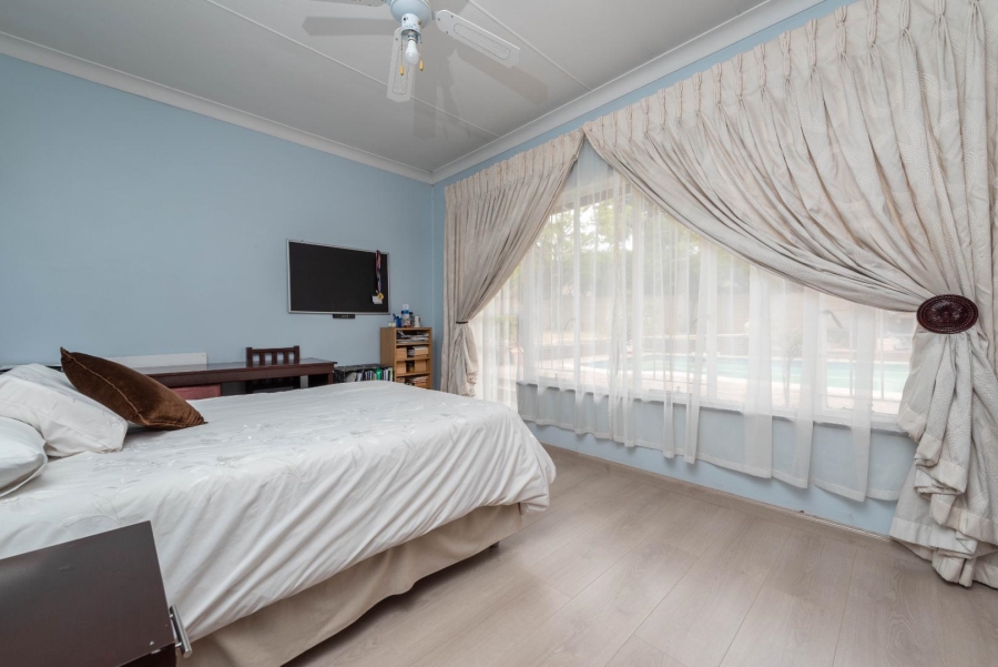 To Let 3 Bedroom Property for Rent in Mondeor Gauteng