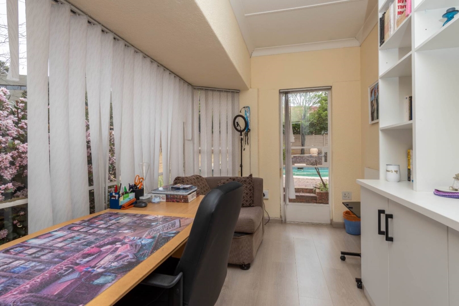 To Let 3 Bedroom Property for Rent in Mondeor Gauteng