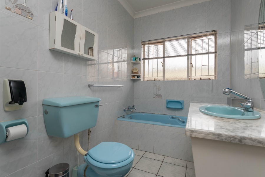 To Let 3 Bedroom Property for Rent in Mondeor Gauteng
