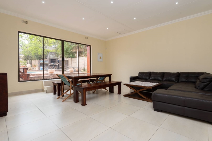 To Let 3 Bedroom Property for Rent in Mondeor Gauteng