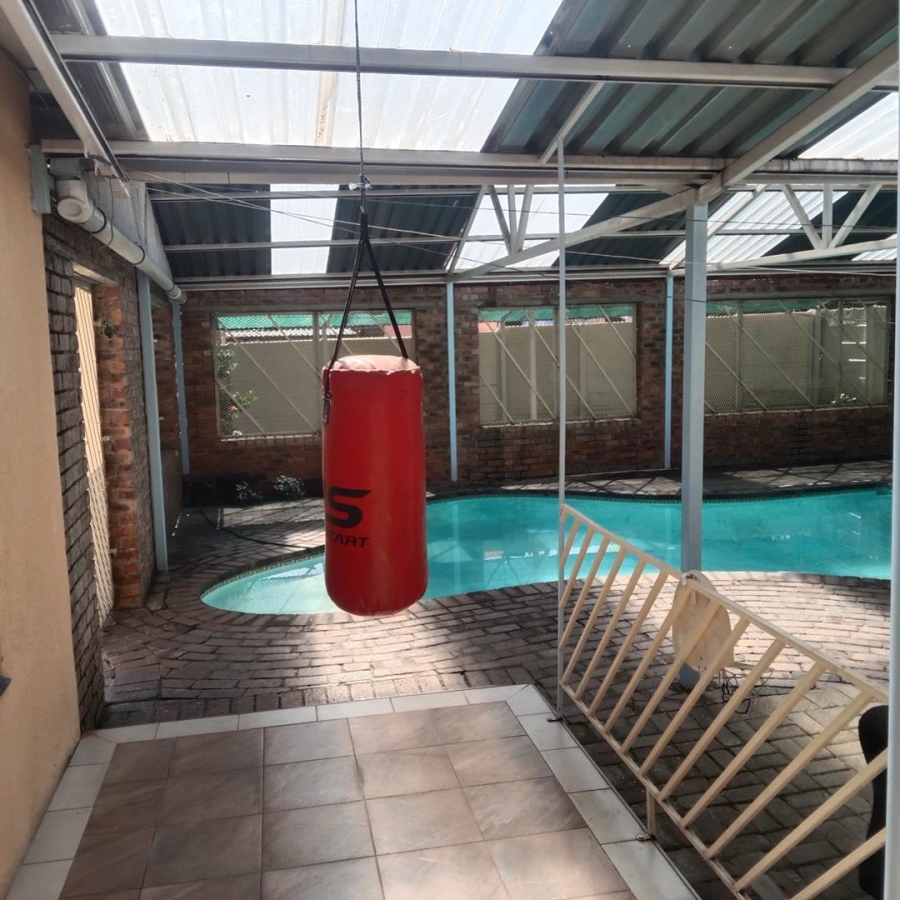 4 Bedroom Property for Sale in Ridgeway Gauteng