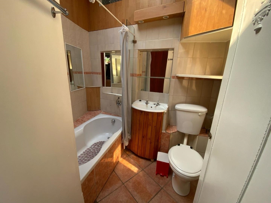 6 Bedroom Property for Sale in Suideroord Gauteng